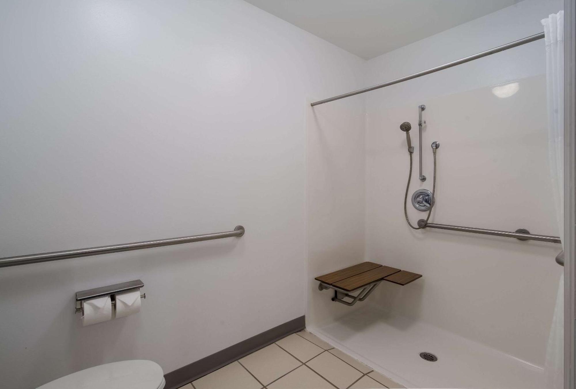 Quality Inn Голдсборо Экстерьер фото